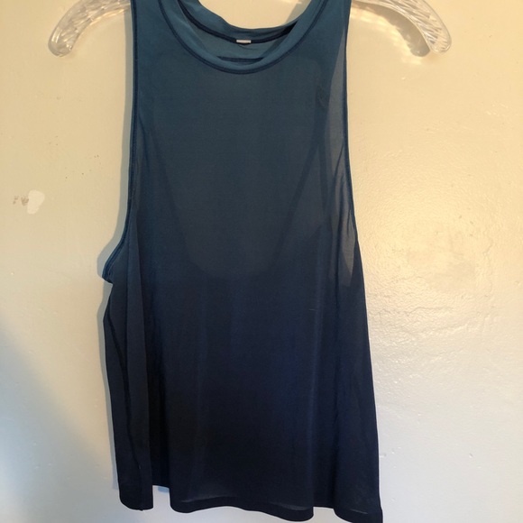 Lululemon Chase Me Down Tank size 2 - Picture 3 of 8